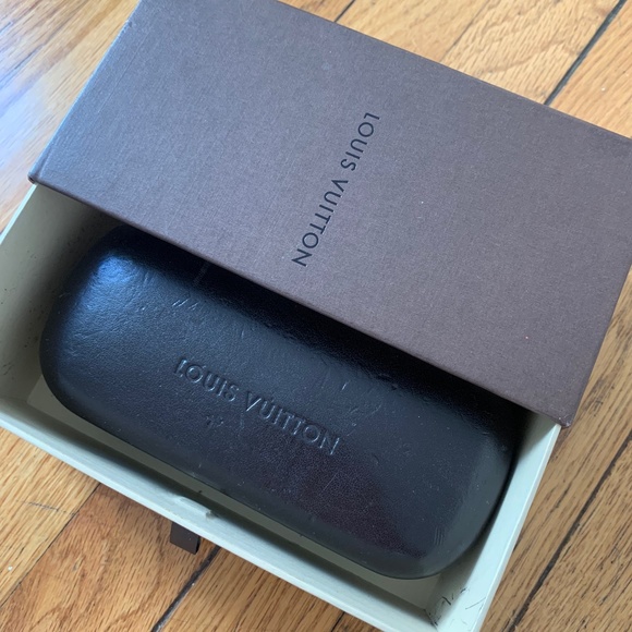 Louis Vuitton Accessories - LV signature sunglasses